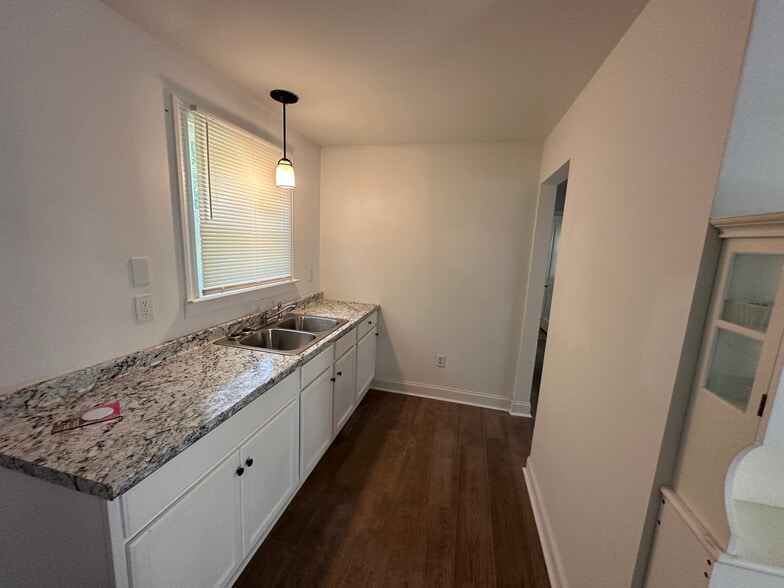 Kitchen - 2139 Baxter St