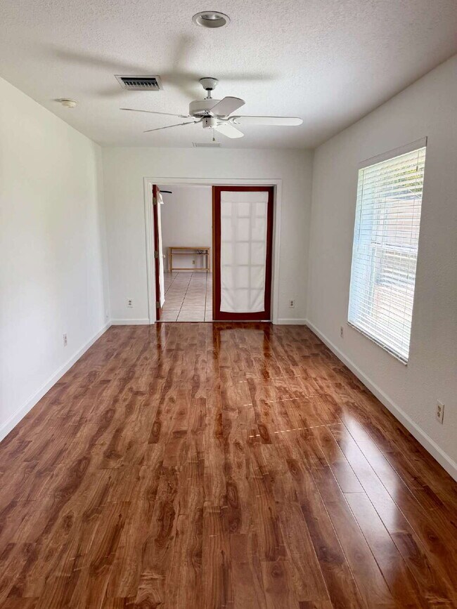 Building Photo - 147 Sunflower Cir