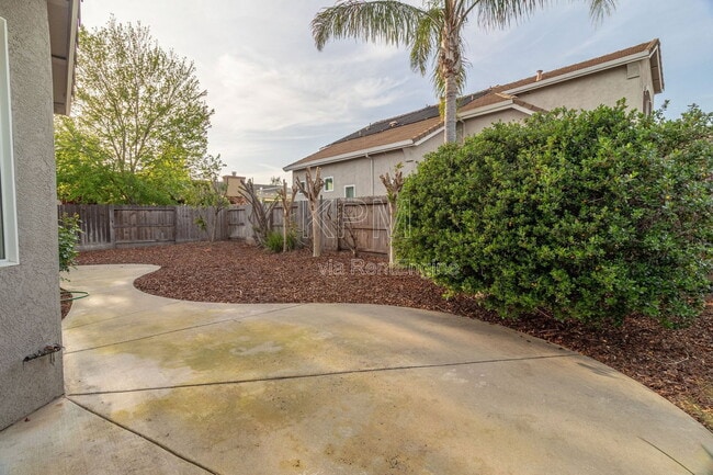 Building Photo - 2609 Magnolia Ct