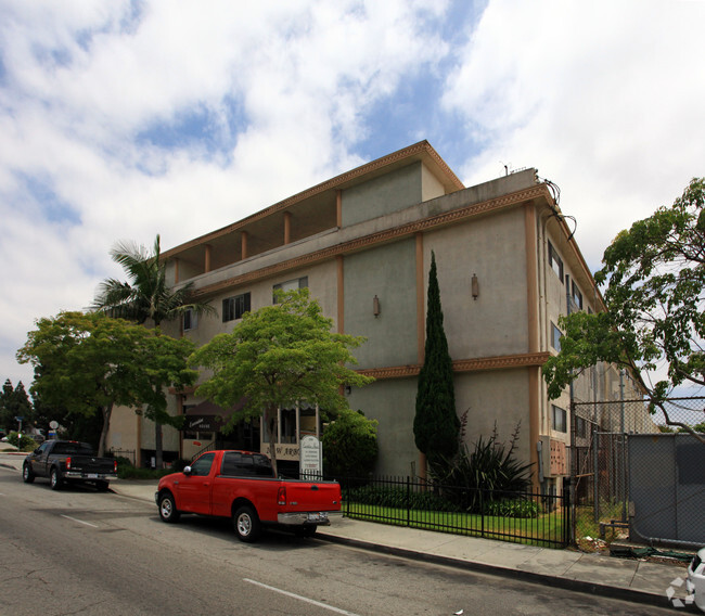 Building Photo - 200 W. Arbor Vitae St.