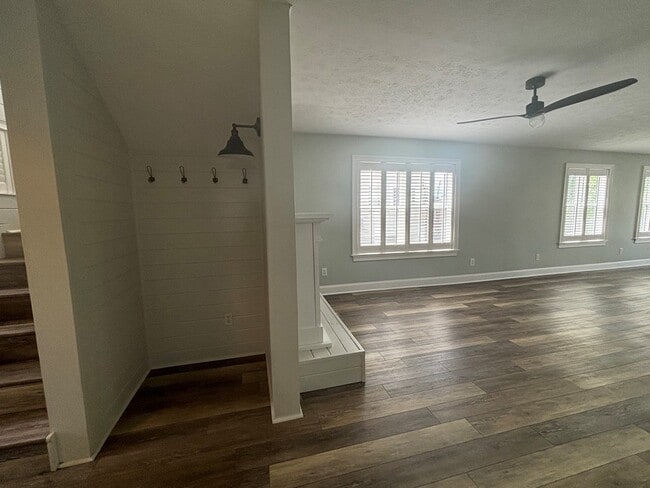 Building Photo - 802 Marvin Ave