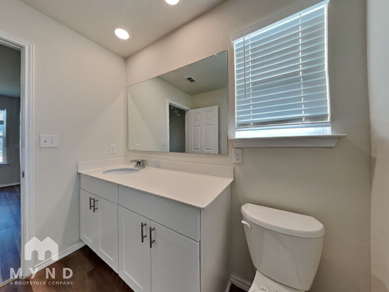 Building Photo - 13725 Crossbow Rdg