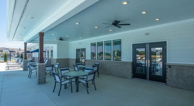 Building Photo - 4 Bed 2.5 Bath