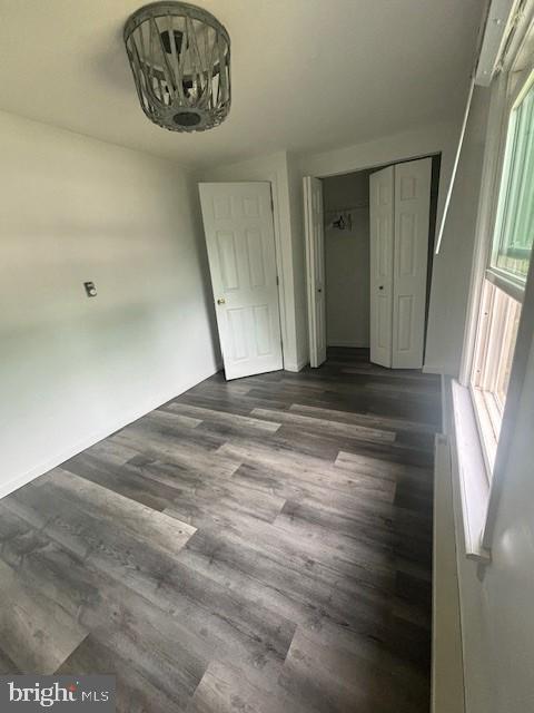 Building Photo - 16 Oak St