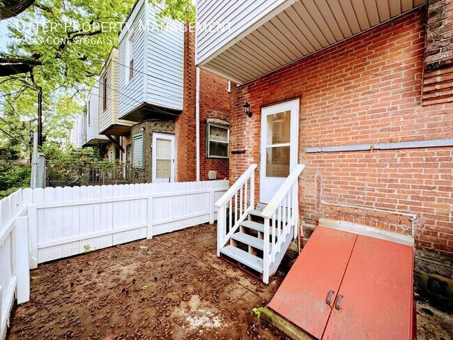 Building Photo - 521 S Conestoga St
