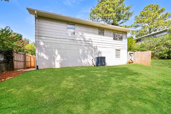 Building Photo - 1035 Barclay Dr