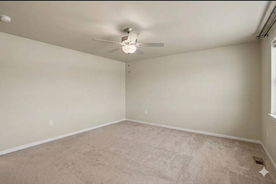 Building Photo - 3774 Beech Tree St