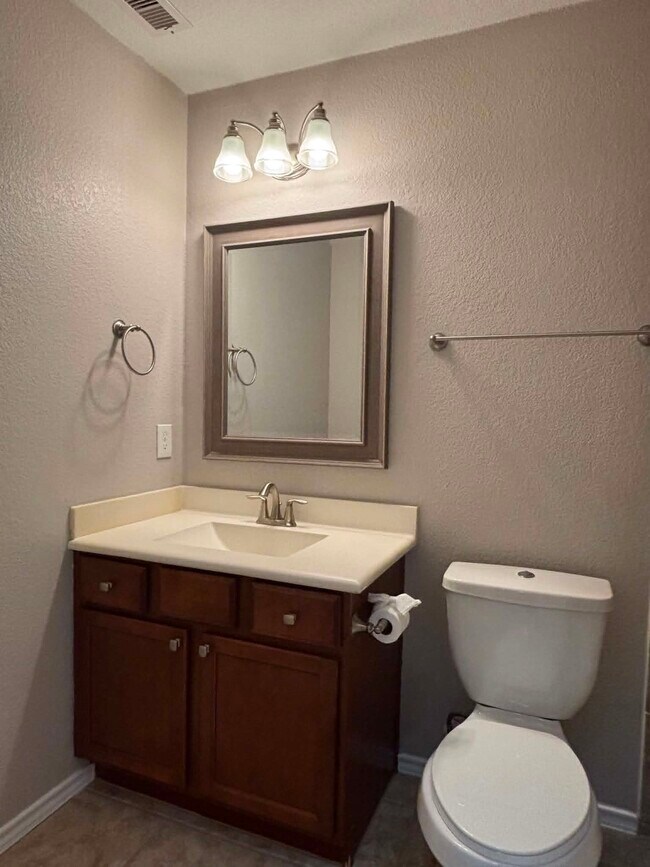 Building Photo - 1707 Hickory Burl Ln