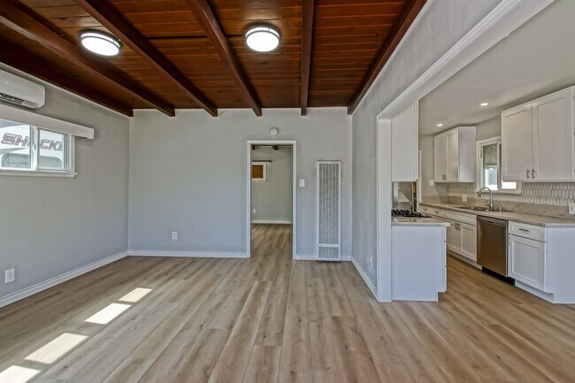 Building Photo - 1534 Mathews Ave