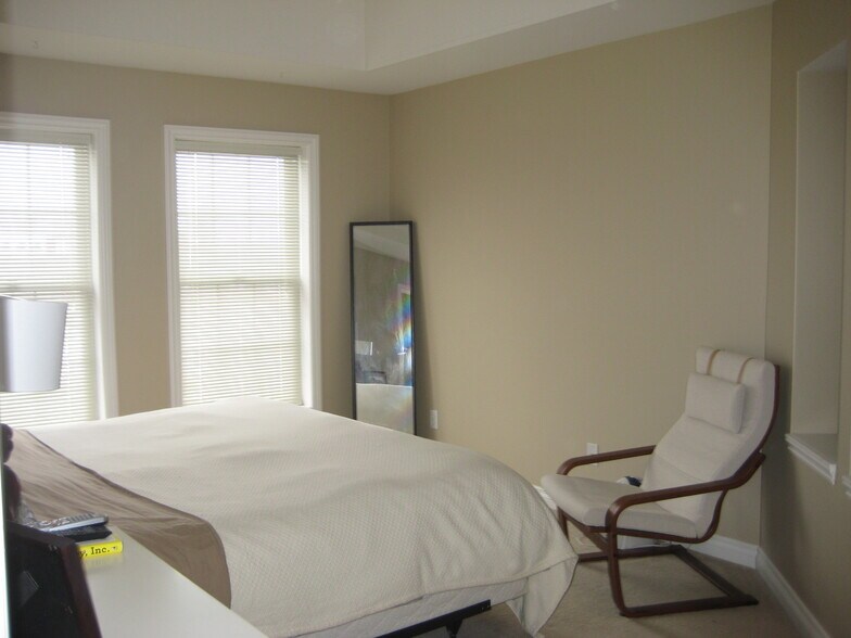 Building Photo - 5698 Wellesley Ln