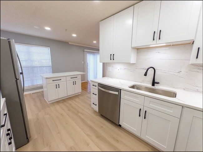 Building Photo - 2203 Bear Valley Terrace