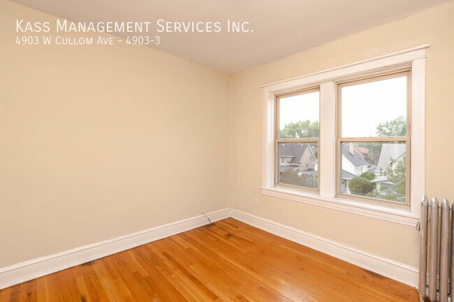 Building Photo - Beautiful Portage Park 2 bed - Heat Includ...