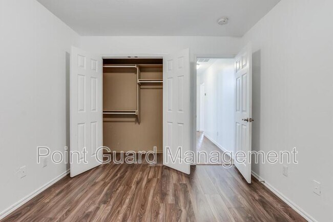 Building Photo - 10517 Queensbury Dr