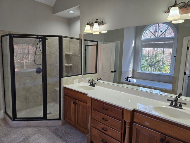 Building Photo - 3653 Pleasants Ridge Dr