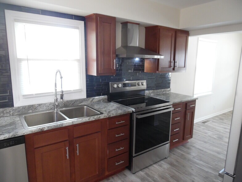 Building Photo - 1573 Biscayne Dr