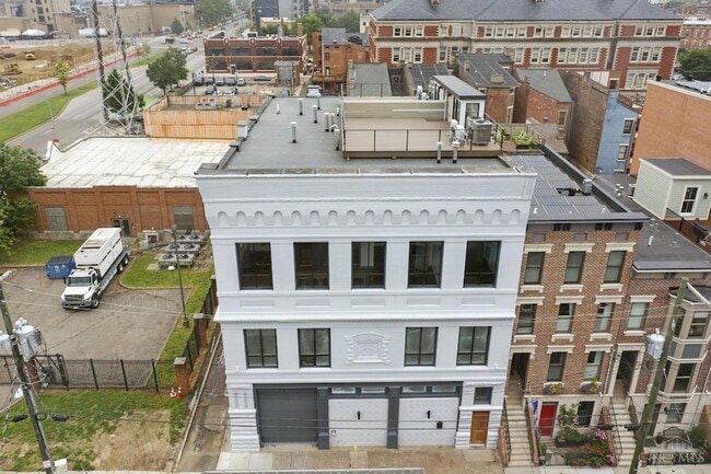 Building Photo - 222 W 15th St