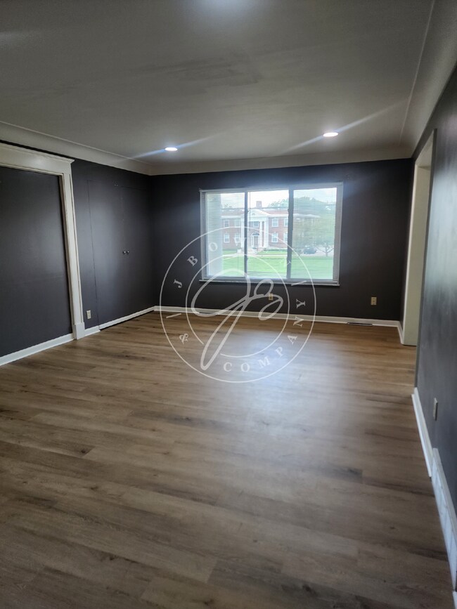 Building Photo - Charming 2-Bed, 2-Bath Condo with many upd...