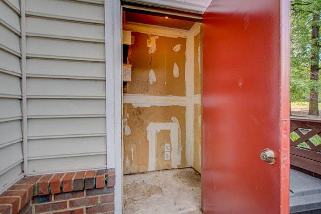 Building Photo - 2 Bed, 2 Bath Centrally Located Condo in G...