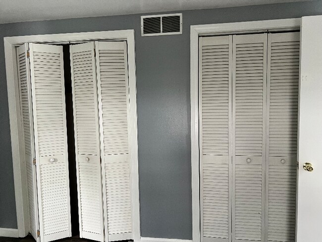 Building Photo - 104 Charles Ave