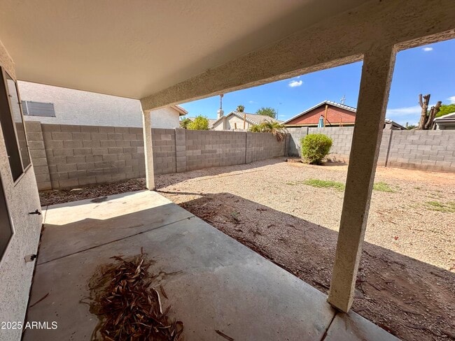 Building Photo - 866 E Morelos St