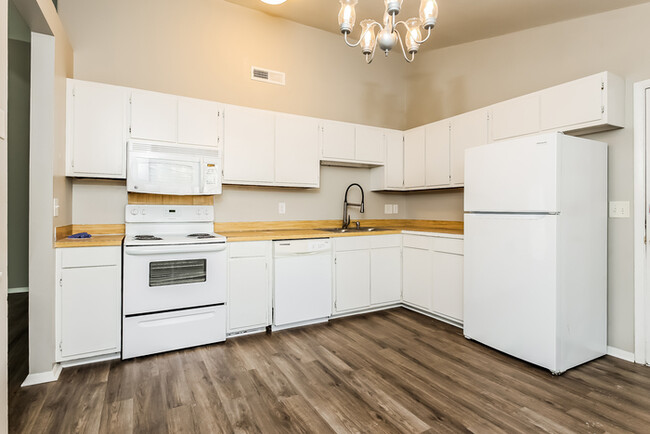 Building Photo - 3 Bedroom Summerville Home