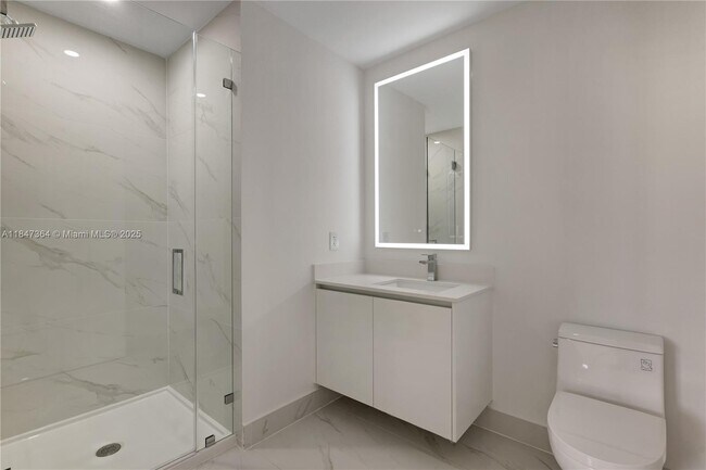 Building Photo - 700 NE 24th St