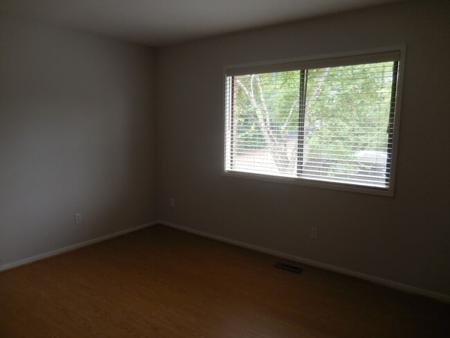 Building Photo - 9908 SW 29th Pl