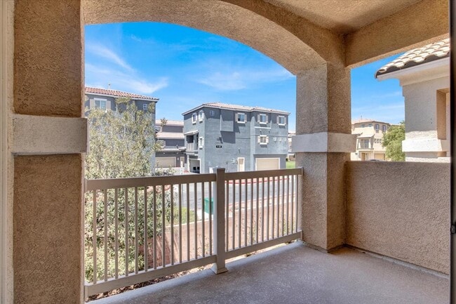 Building Photo - 5855 Valley Dr