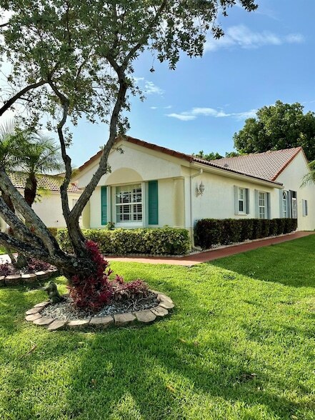 Building Photo - 6129 Heliconia Rd