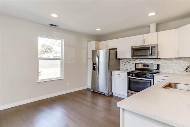 Building Photo - 4702 Bandera Rd