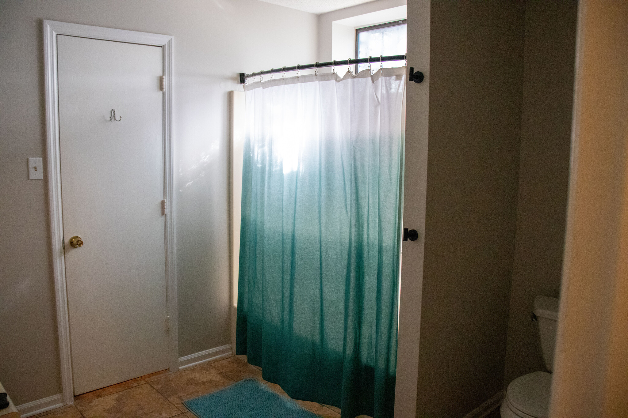 Full Bathroom - 1484 Cedar Heights Dr