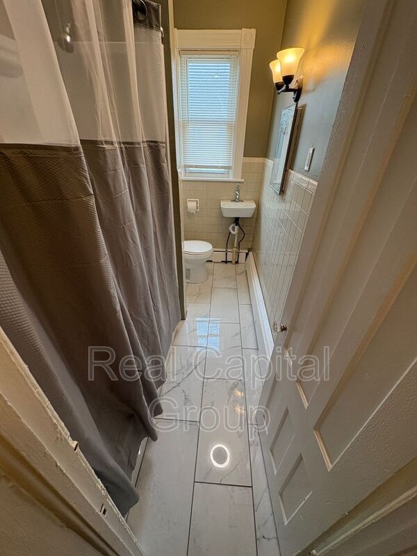 Building Photo - 708 Westover Pl