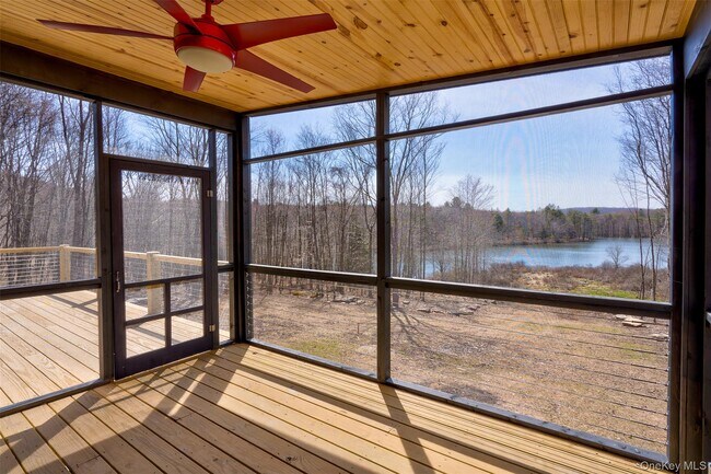 Building Photo - 90 Meadow Ln