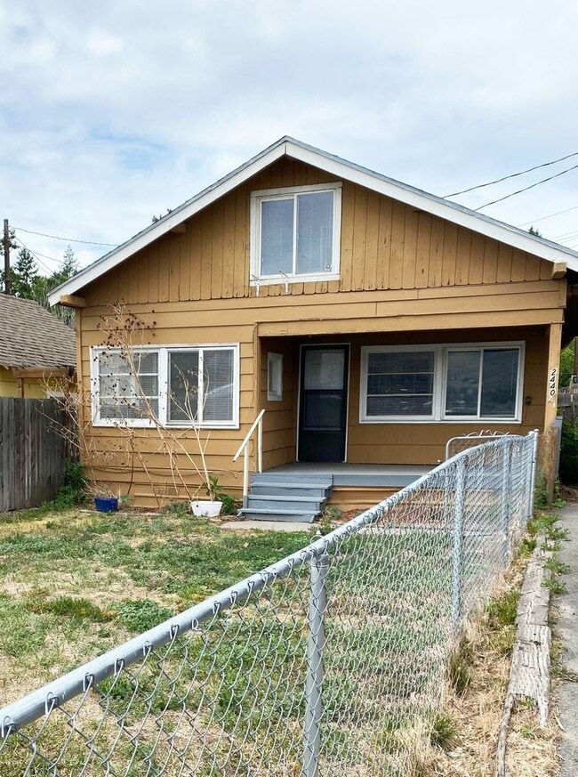 Building Photo - 2440 Chatham Hill Dr