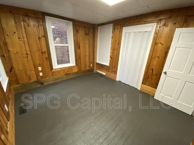 Building Photo - 233 W Jackson St