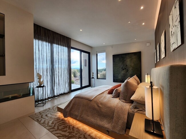 Building Photo - 36 Plz del Centro