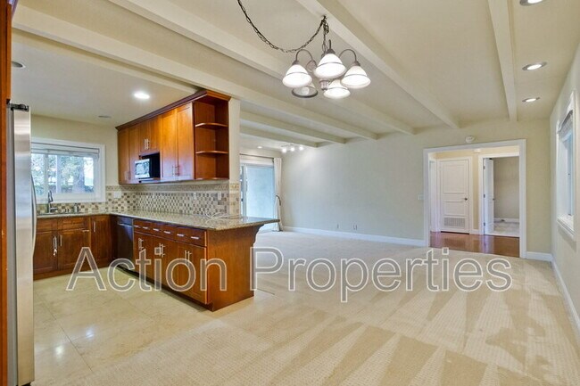 Building Photo - 649 Hollingsworth Dr