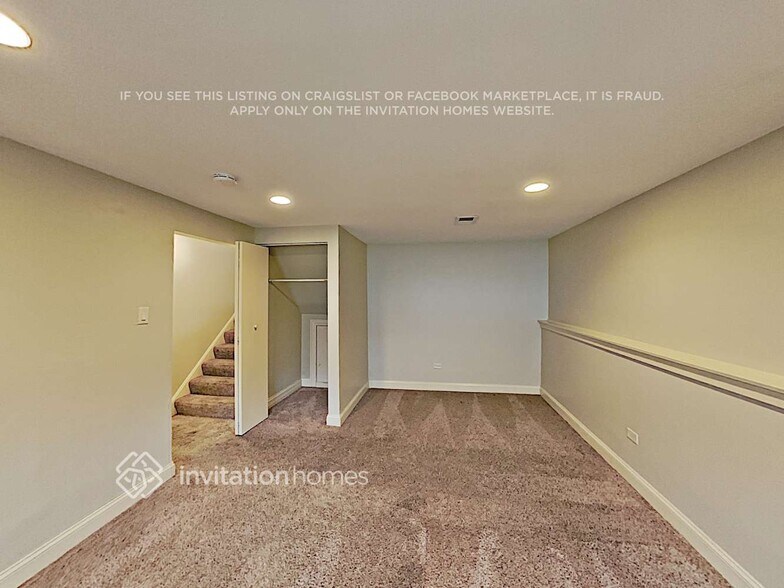 Building Photo - 7522 S Lockwood Ave