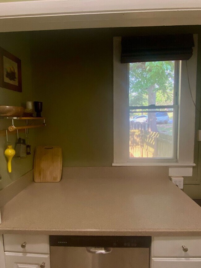 Building Photo - House in Opelika Available August!