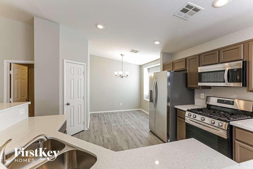 Building Photo - 5217 N Painted Pebble St