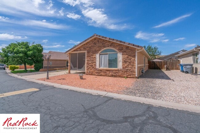 Building Photo - 2 Bedroom and 2 Bathroom Home near Quail C...
