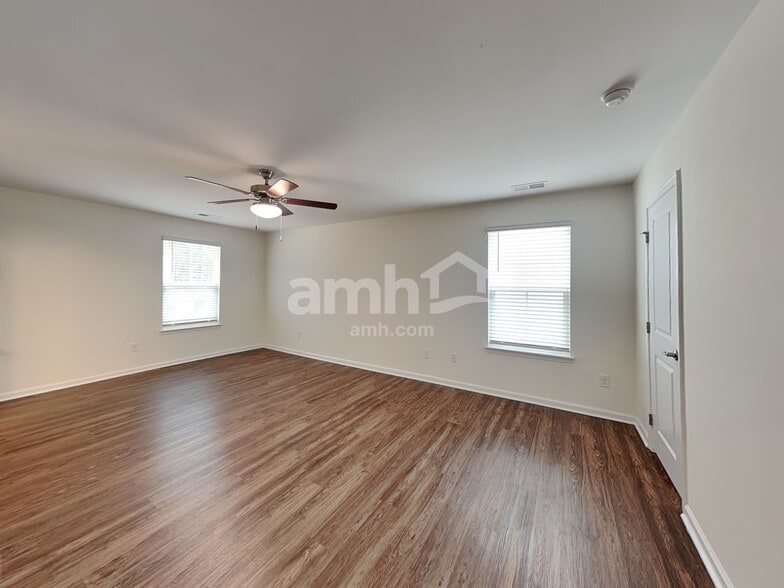 Building Photo - 5054 Twin River Dr