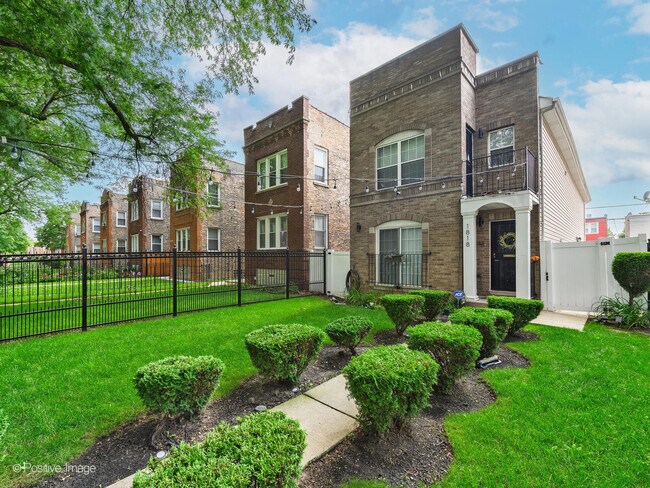 Primary Photo - 1818 N Mason Ave