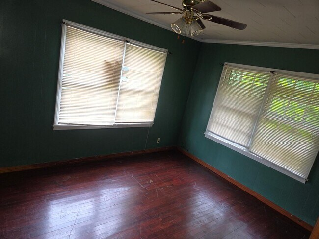 Building Photo - 640 Andry Ln