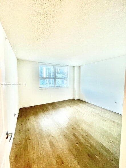 Building Photo - 1155 Brickell Bay Dr