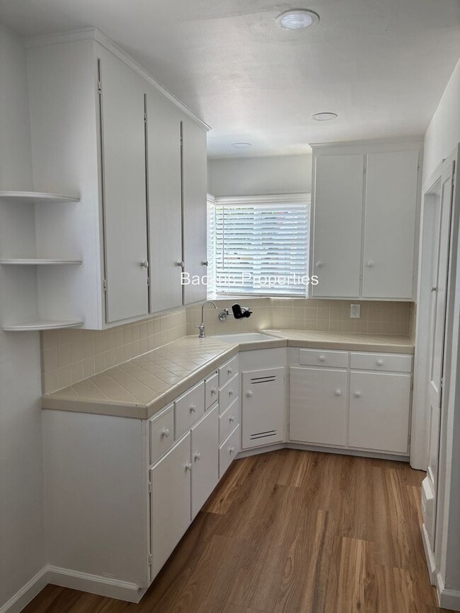 Building Photo - Newly remodeled cottage in South Salinas