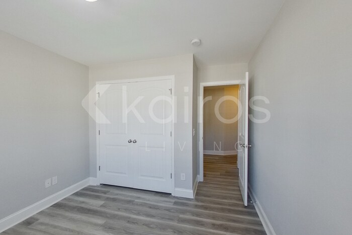 Building Photo - 106 Regis Way