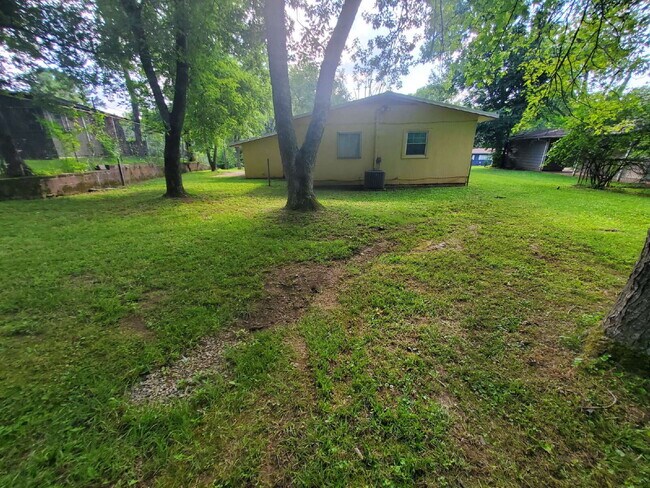 Building Photo - 2248 Norwood Dr NW