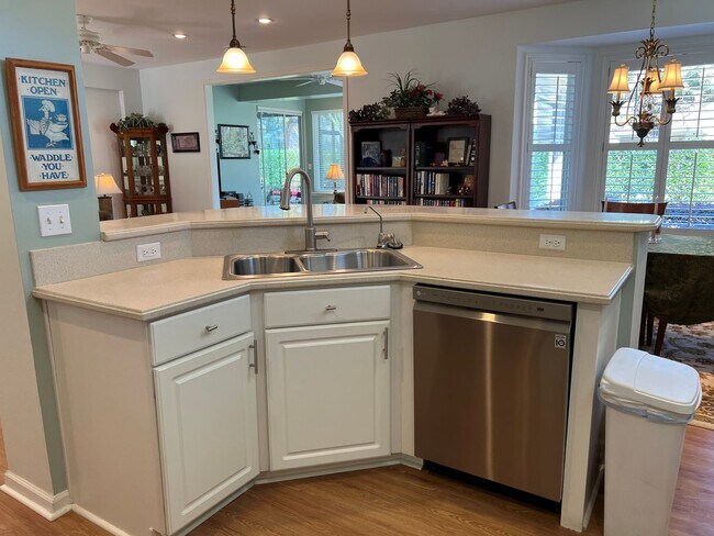 Building Photo - Two Bedroom, Two Bath UNFURNISHED Home in ...