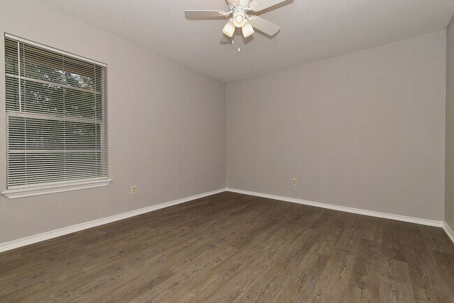 Building Photo - 4008 Templeton St